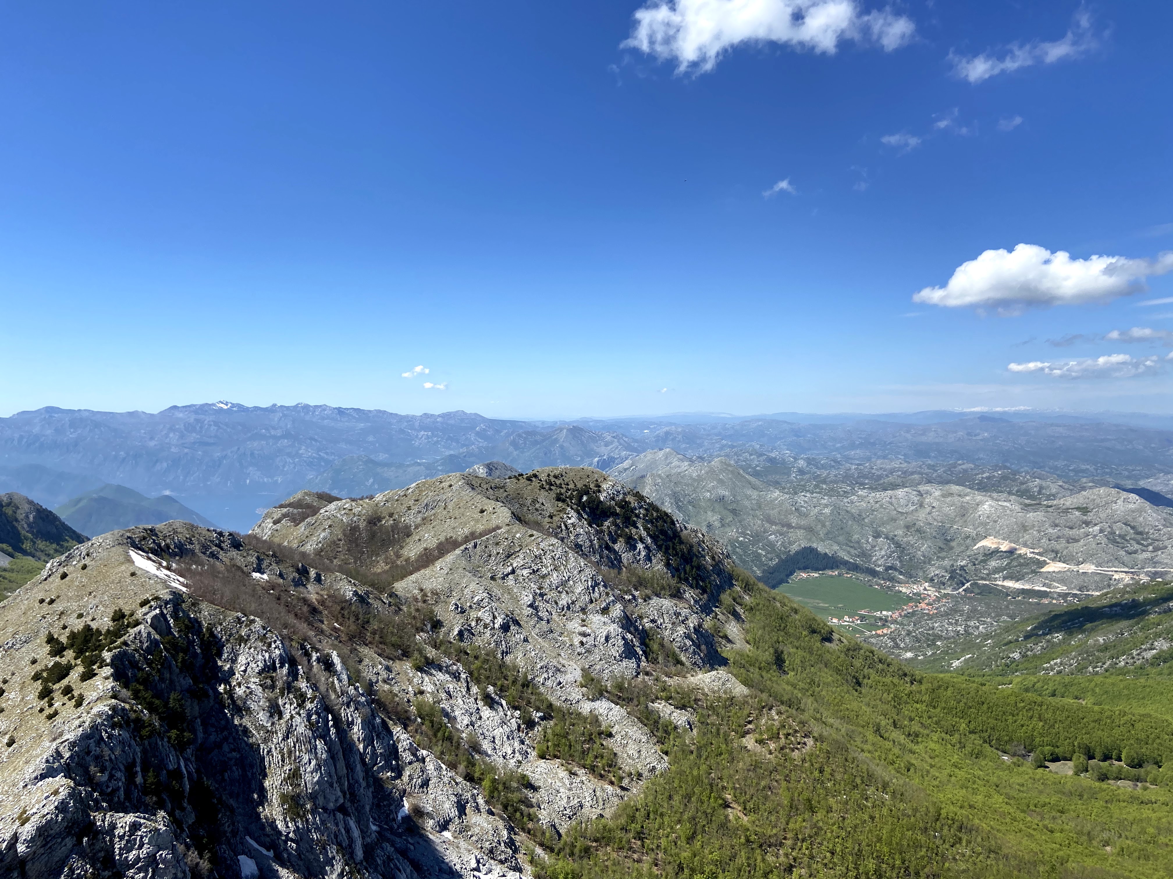 Panoramic views of rock and mountains everywhere into the far distance.
